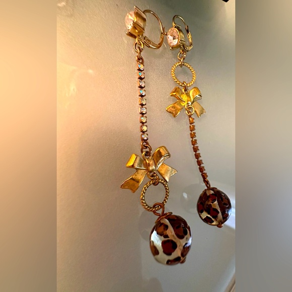 Betsey Johnson beautiful drop earrings - Picture 1 of 6